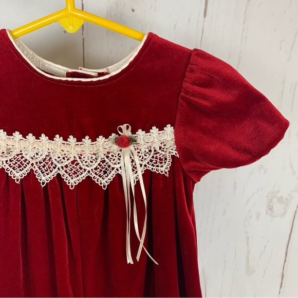 Vintage red velvet baby romper lace rosette 6-9m - Picture 4 of 8